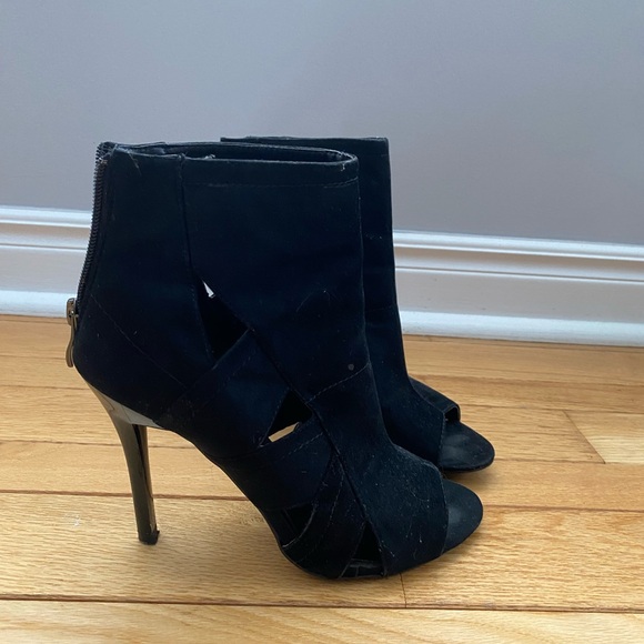 Open Toe Healed Boot - Picture 4 of 5